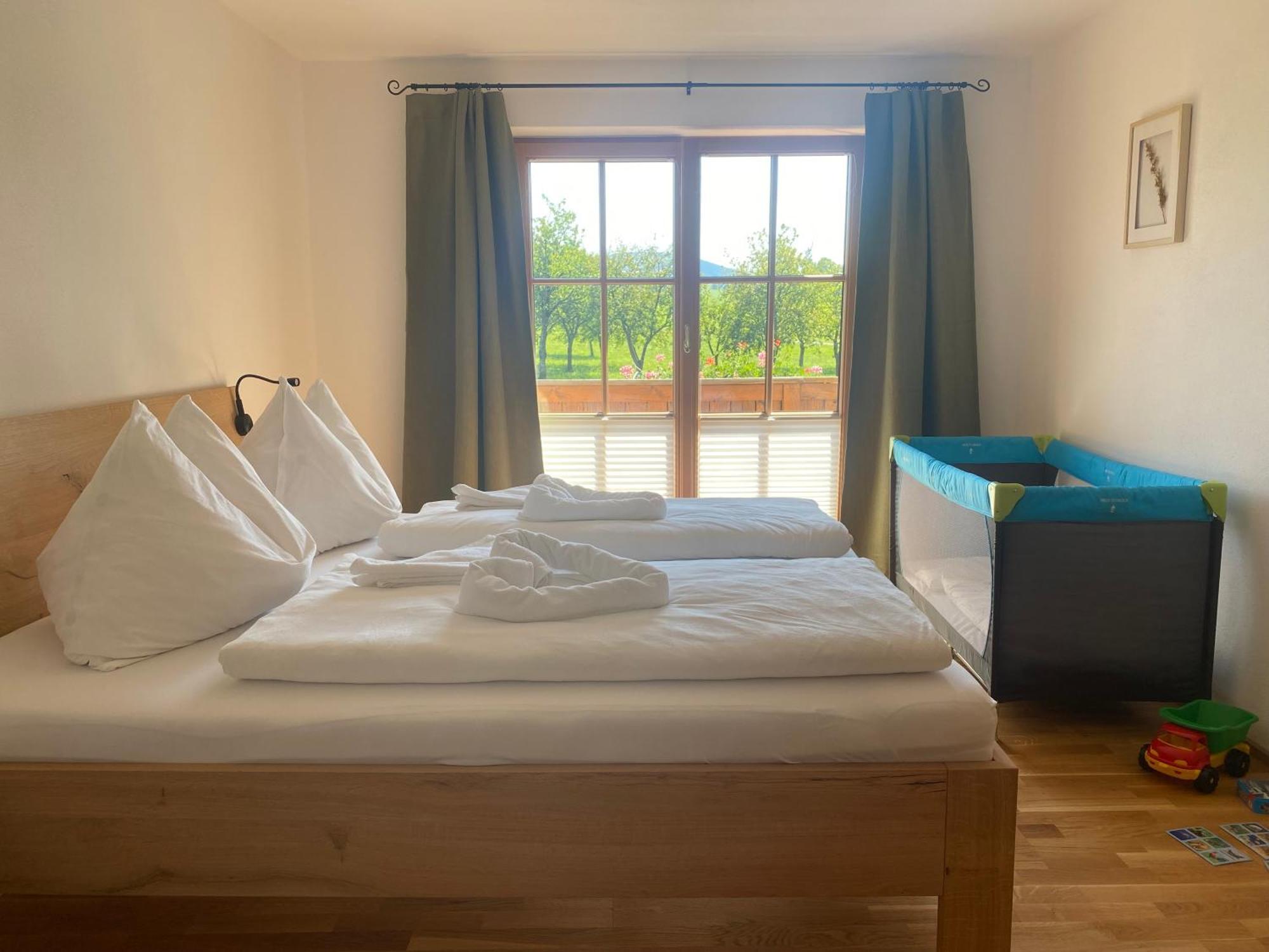 Biohof-Feichtinger Apartment Zell am Moos Room photo